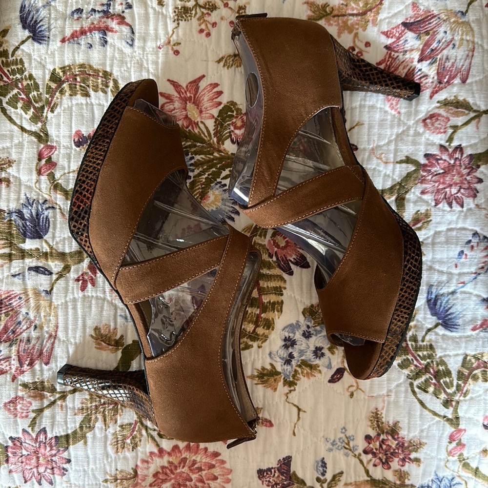 Liz Claiborne Flora Cross Strap Platform Sandal Size 7M